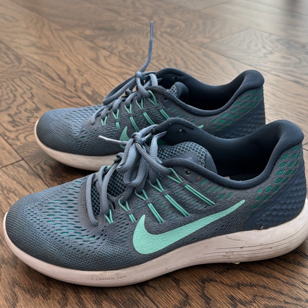 Nike Teal Athletic Shoes size 7